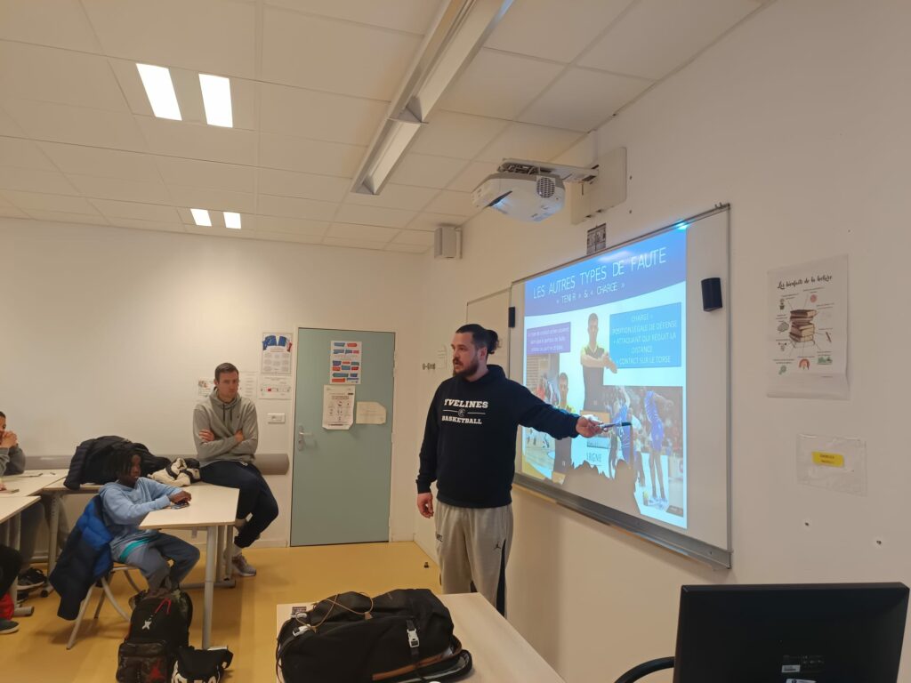 Jeunes Officiels : La relève de l&rsquo;arbitrage en formation à Vélizy-Villacoublay !